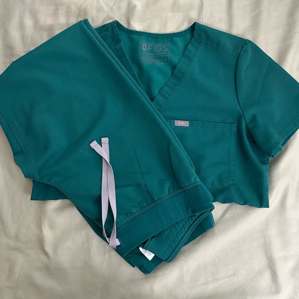 Figs scrub Catarina small too, livingston petite small